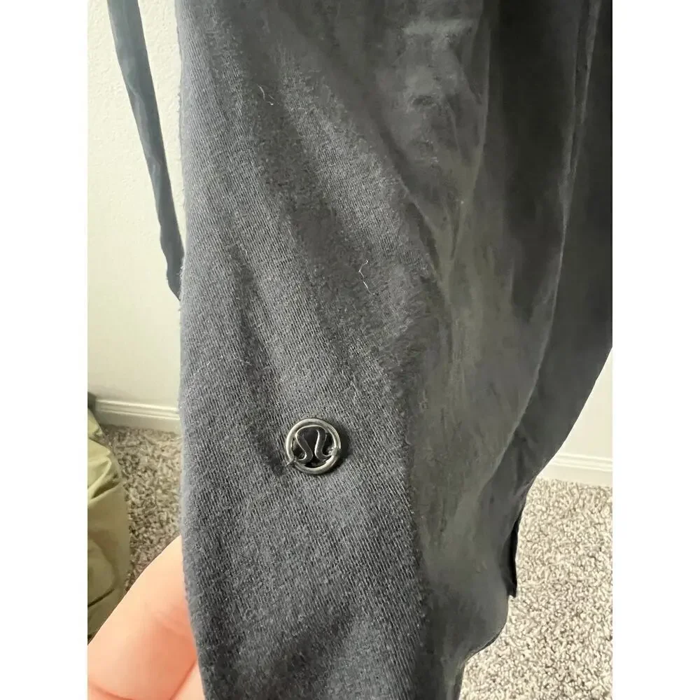 Lululemon black long sleeve shirt not sure on size